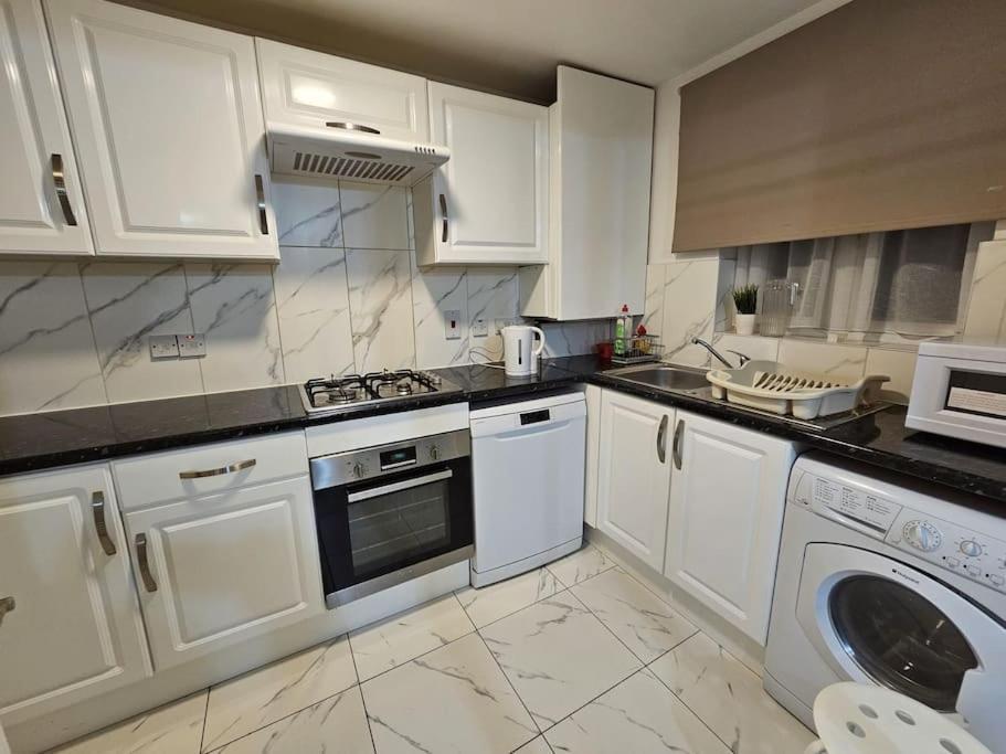 Appartement Lovely Flat Close To Shepherd'S Bush à Londres Extérieur photo