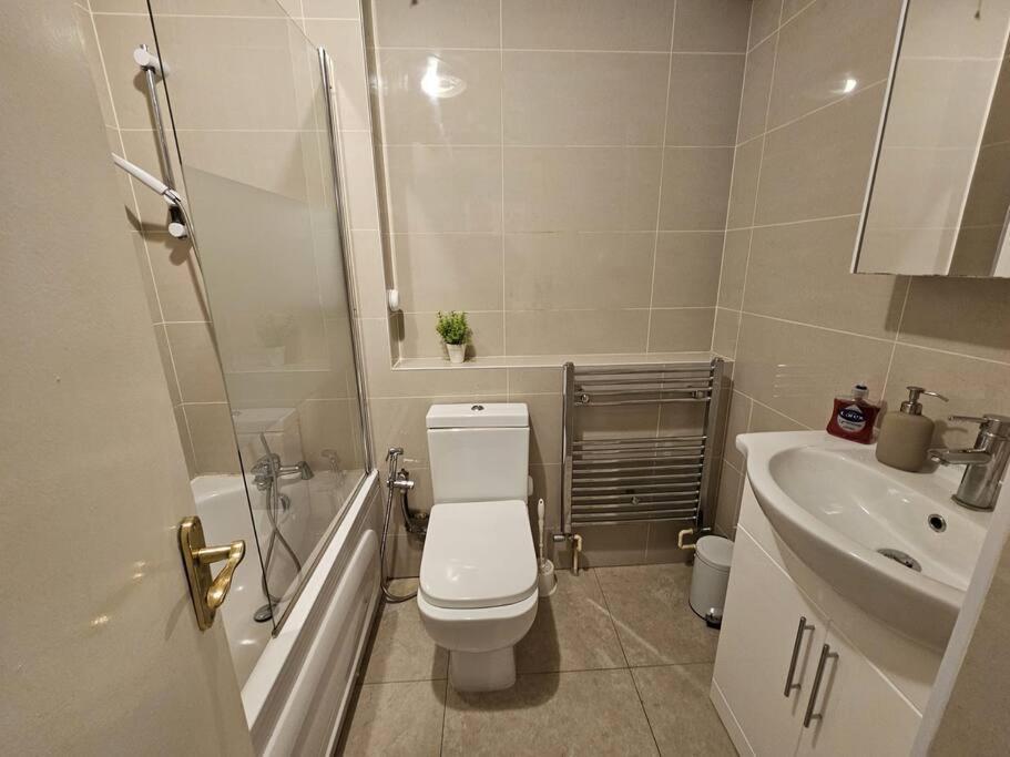 Appartement Lovely Flat Close To Shepherd'S Bush à Londres Extérieur photo